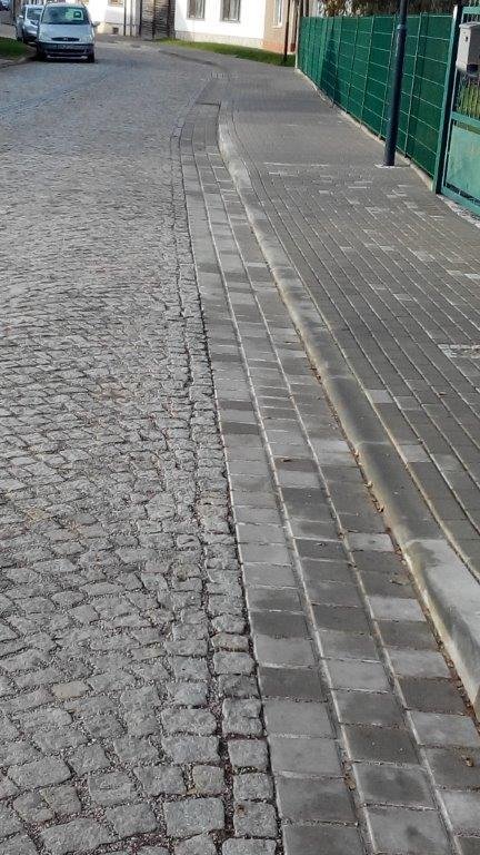 Neue Bordesteine, neue Gosse