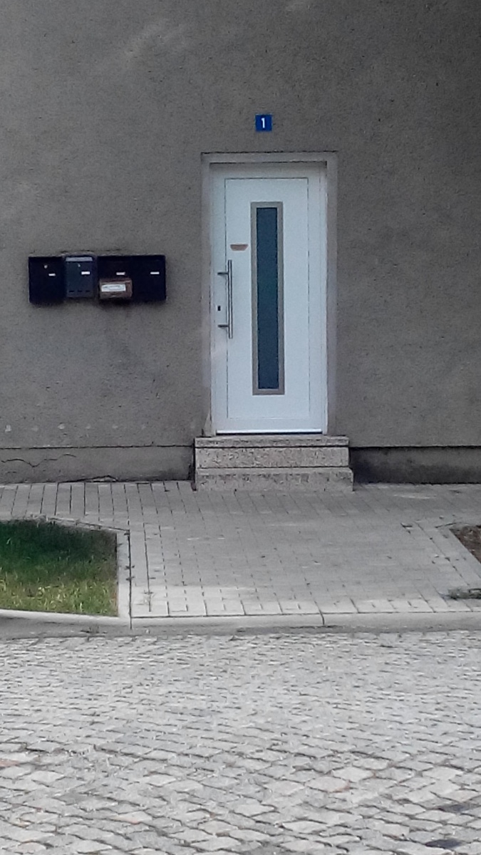 Mittelstr. 1, neue Haustür