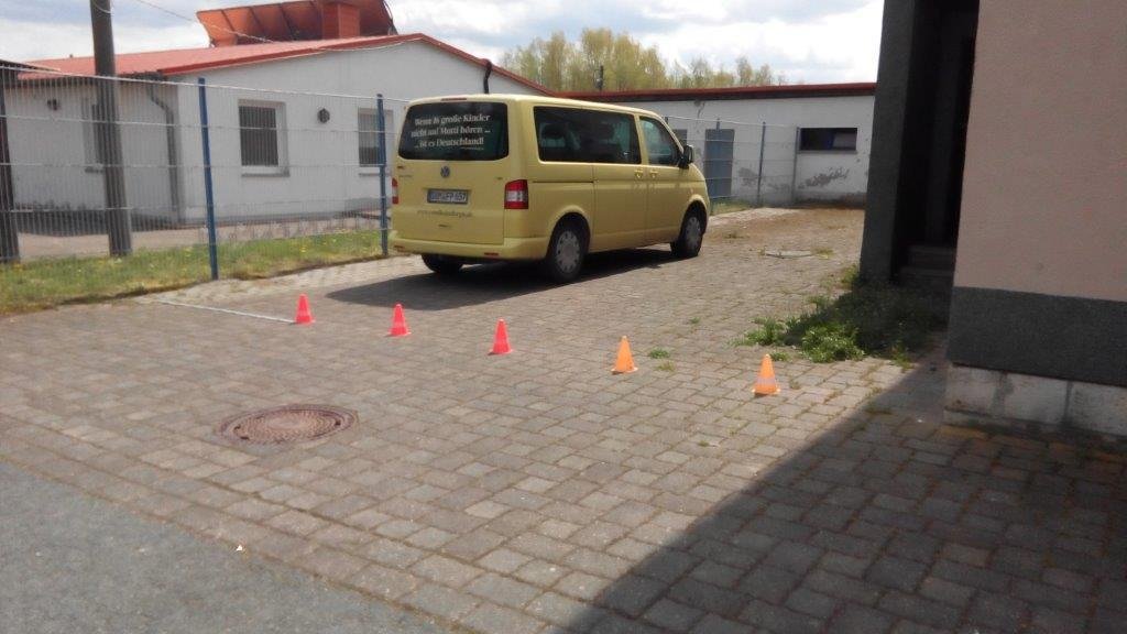 meine gelbe Kutsche mit großer Heckklappe
